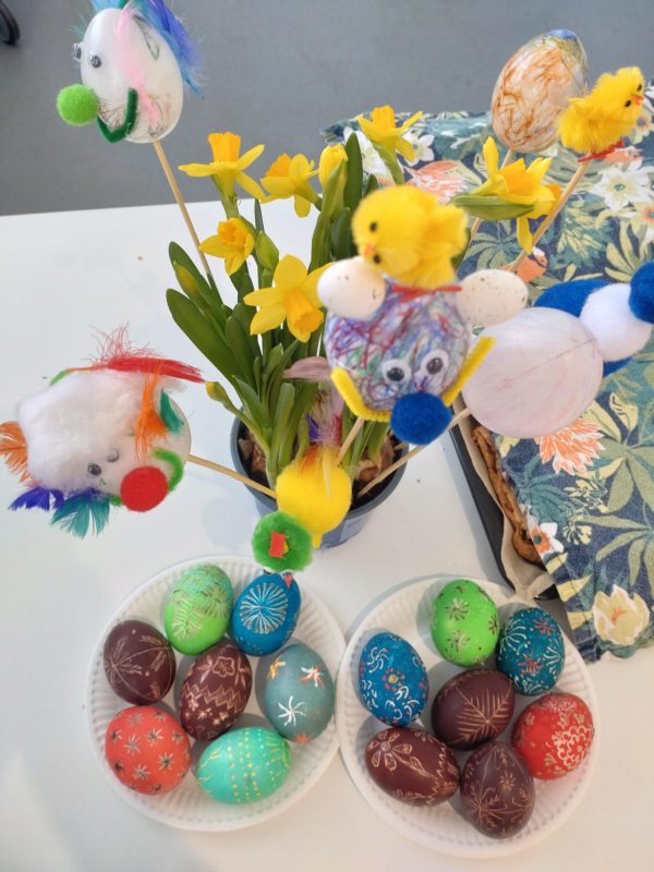 Painting and scratching color eggs – workshops